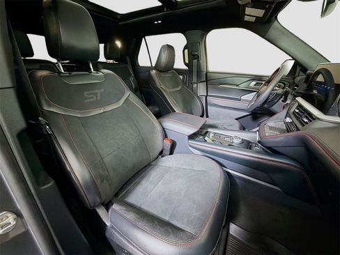 Used 2025 Ford Explorer ST w/ Sun And Sound Package image 32