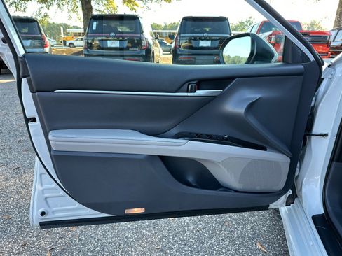 Used 2023 Toyota Camry XSE image 10