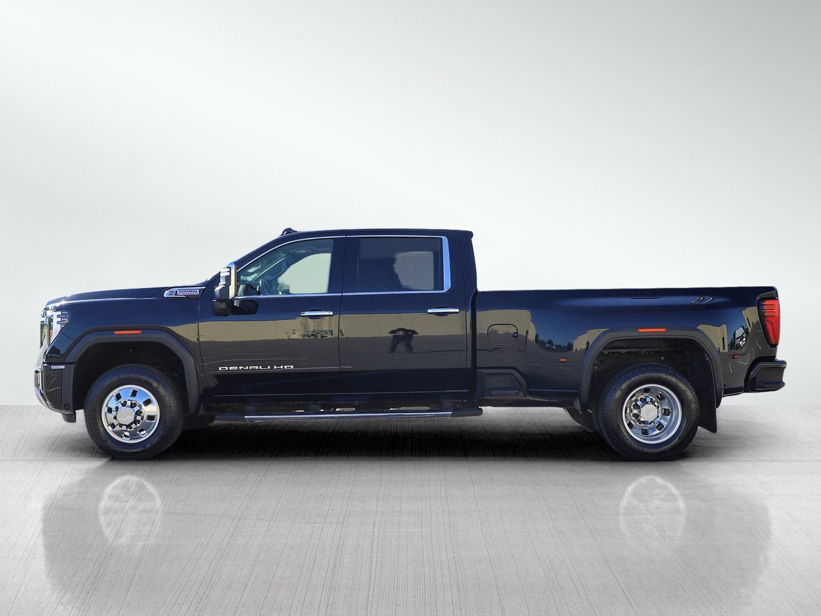 Used 2024 GMC Sierra 3500 Denali w/ Denali Reserve Package AWD/4WD image 2