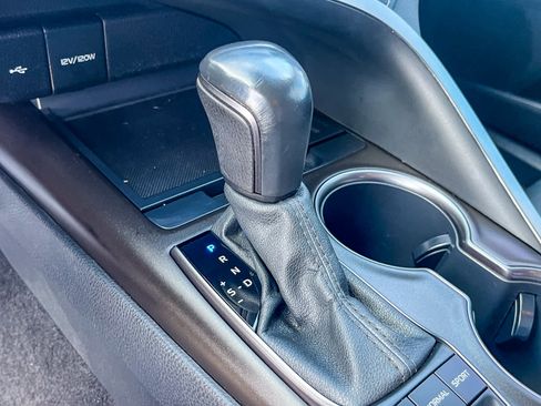 Used 2022 Toyota Camry SE image 18