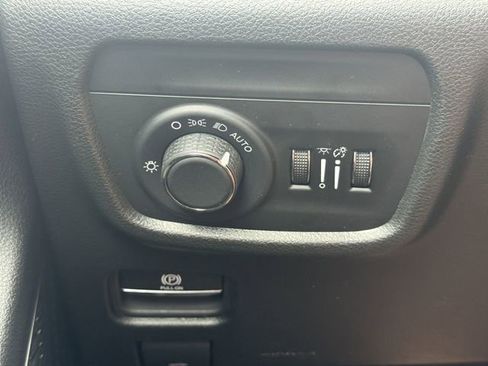 Used 2024 Jeep Grand Cherokee L Altitude image 30