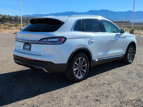 Used 2023 Lincoln Nautilus Reserve image 3