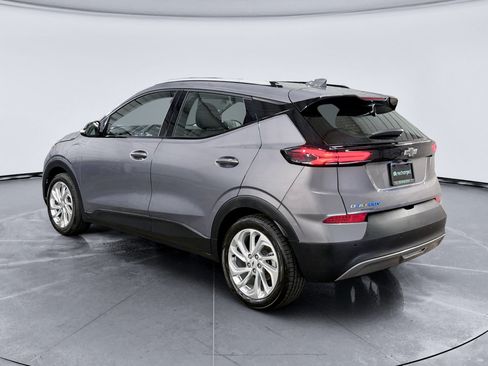 Used 2023 Chevrolet Bolt EUV LT w/ Driver Confidence Package FWD image 2