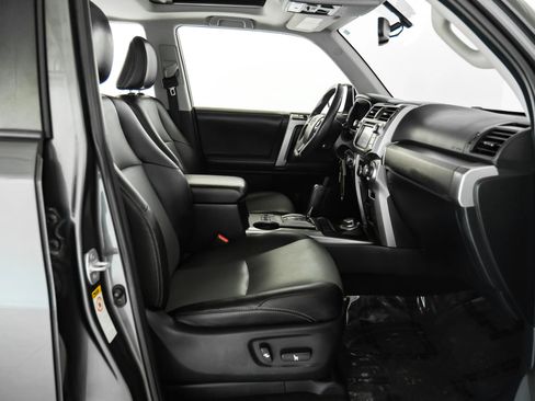 Used 2018 Toyota 4Runner SR5 Premium AWD/4WD image 28