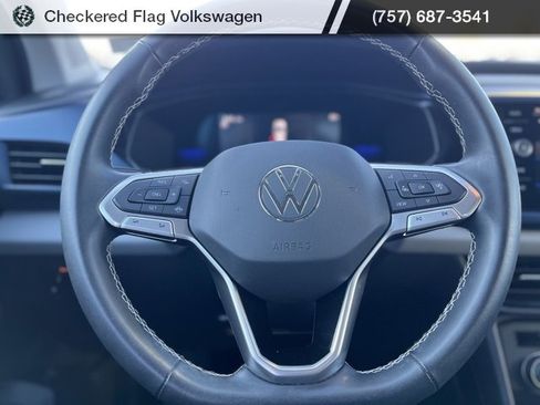 Used 2022 Volkswagen Taos SE image 35