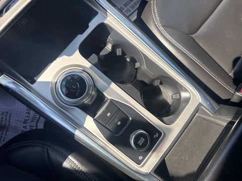 Used 2022 Ford Explorer XLT w/ Equipment Group 202A AWD/4WD image 37