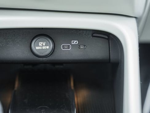 Certified 2024 Volvo XC40 B5 Plus w/ Protection Package Premier AWD/4WD image 26