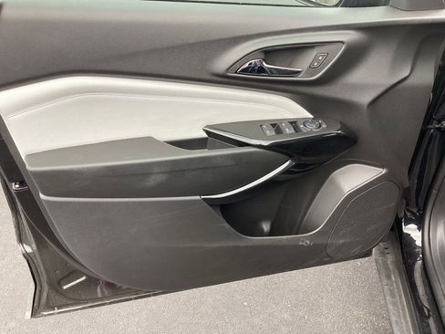 Used 2025 Chevrolet Trax LT w/ LT Convenience Package image 21