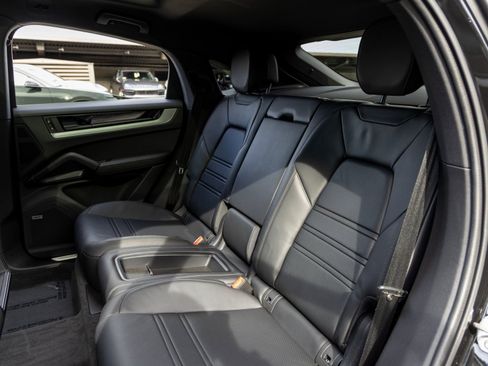 Certified 2025 Porsche Cayenne Coupe image 45