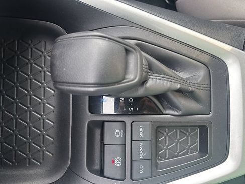 Used 2024 Toyota RAV4 XLE FWD image 28