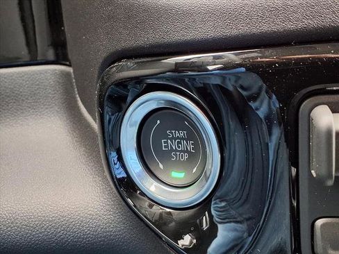 New 2026 GMC Sierra 1500 SLT image 9