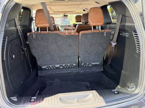 Used 2019 Chrysler Pacifica Limited w/ Tire & Wheel Group FWD image 32