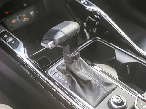 Certified 2025 Kia Sorento SX image 21