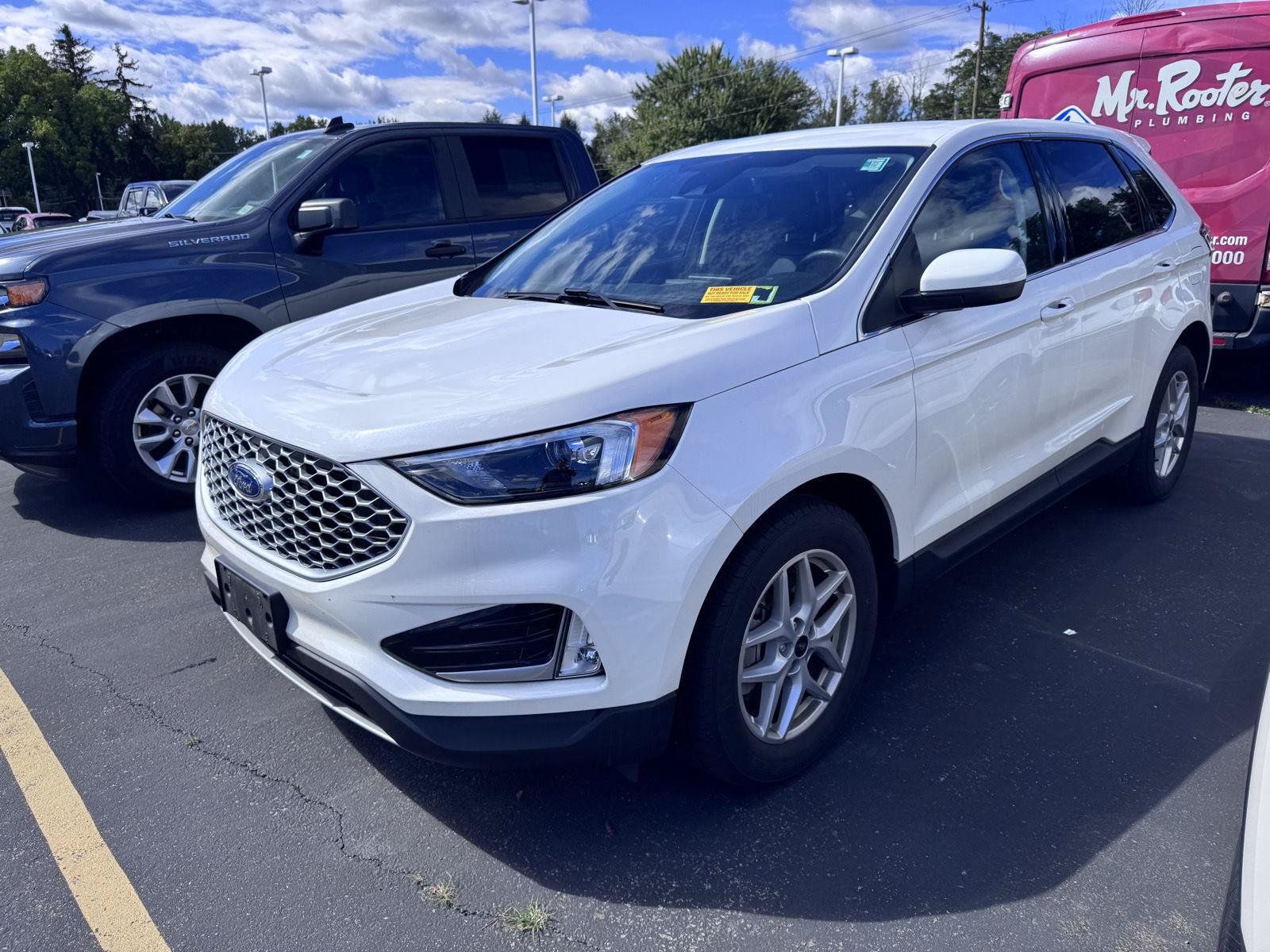 Used 2024 Ford Edge SEL w/ Convenience Package AWD/4WD image 3