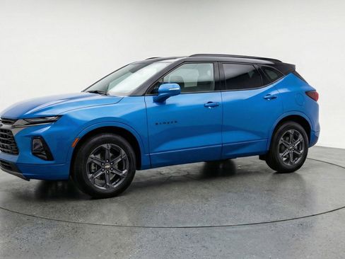 Used 2025 Chevrolet Blazer LT image 3