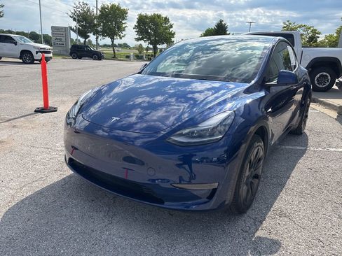 Used 2024 Tesla Model Y Long Range RWD image 12
