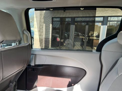 Used 2021 Chrysler Voyager Lxi FWD image 24