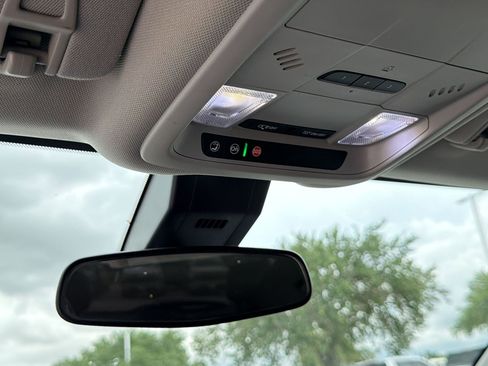 Used 2020 Chevrolet Equinox LT FWD image 19