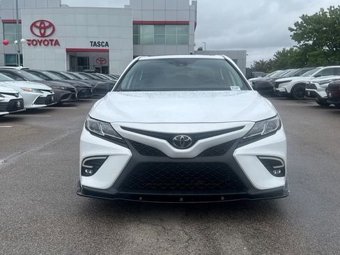 Used 2019 Toyota Camry SE FWD image 2