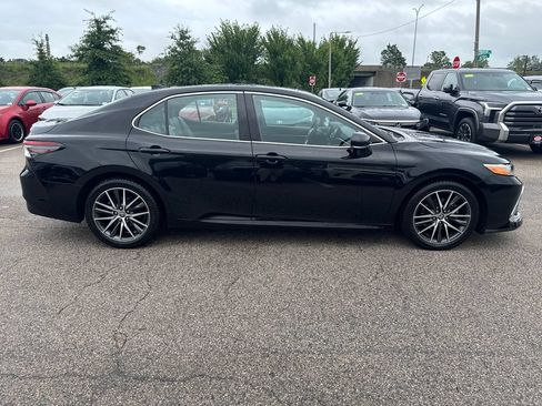 Used 2022 Toyota Camry XLE AWD/4WD image 8