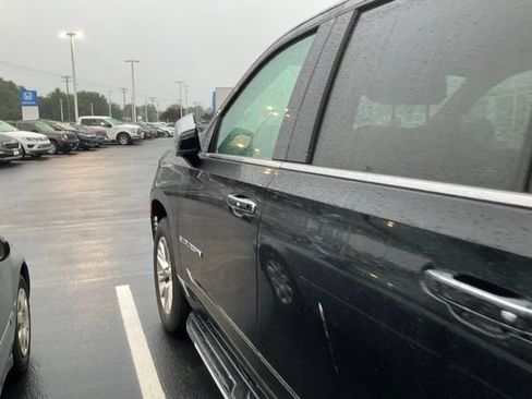 Used 2024 Chevrolet Suburban Premier AWD/4WD image 11