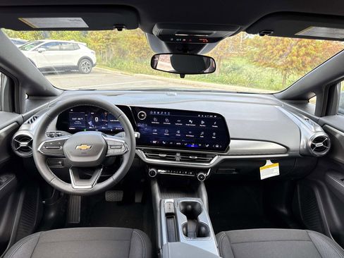 New 2026 Chevrolet Equinox EV LT image 12