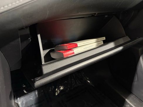 Certified 2022 Toyota Highlander XLE image 33