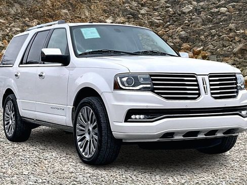 Used 2017 Lincoln Navigator Reserve image 9