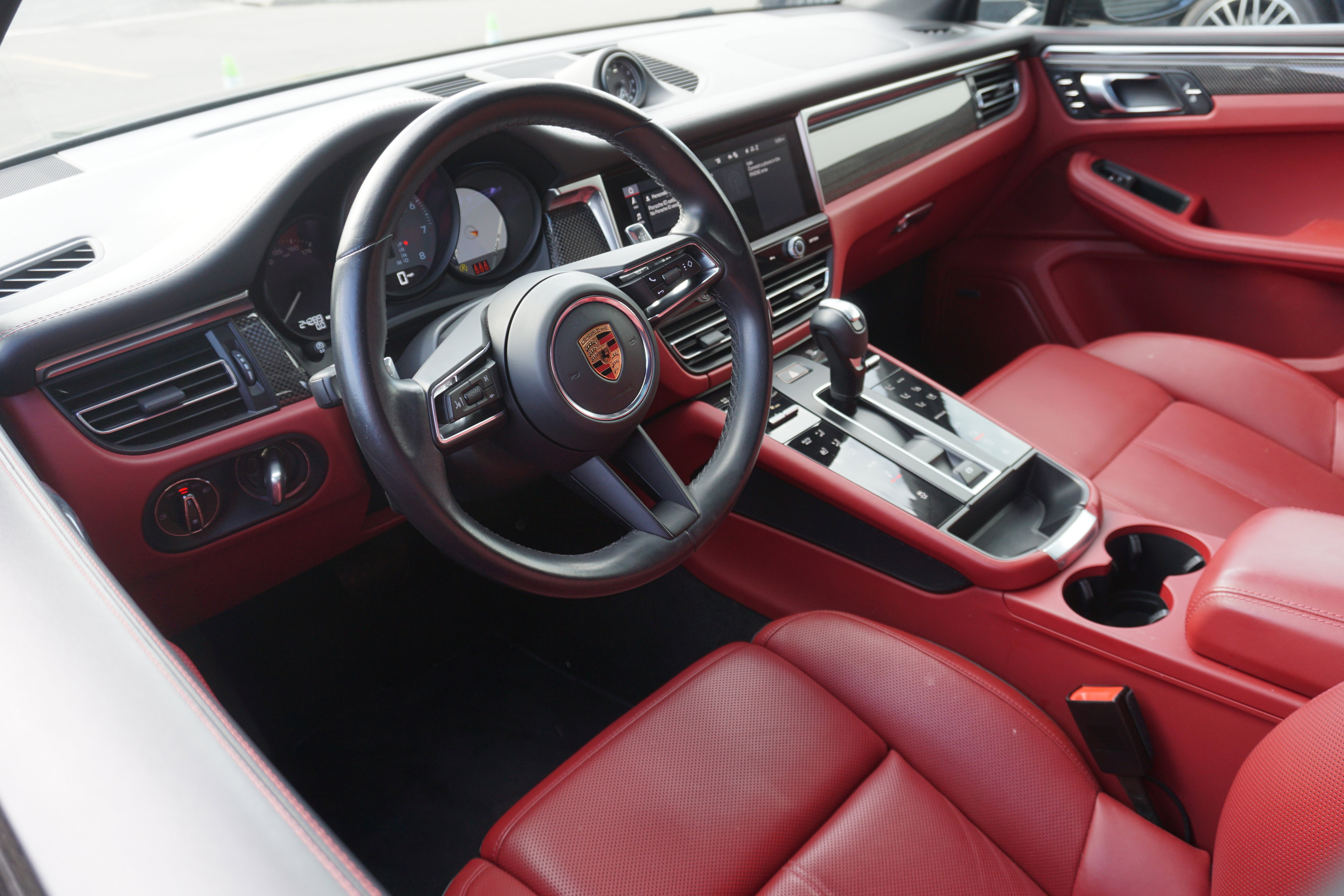 Certified 2023 Porsche Macan S AWD/4WD image 4