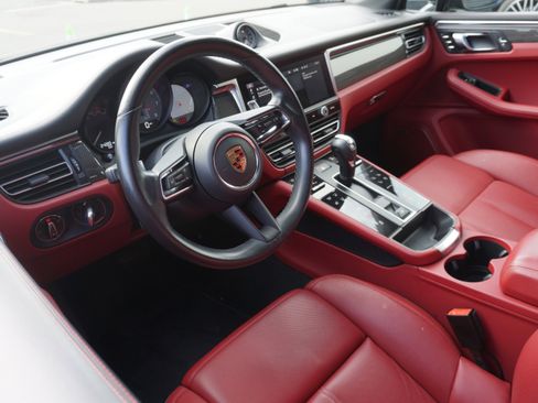 Certified 2023 Porsche Macan S AWD/4WD image 4