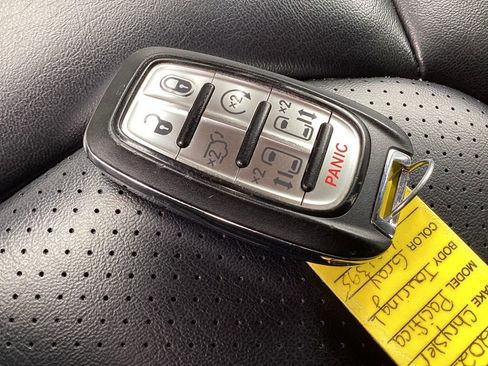 Used 2023 Chrysler Pacifica Touring-L image 33