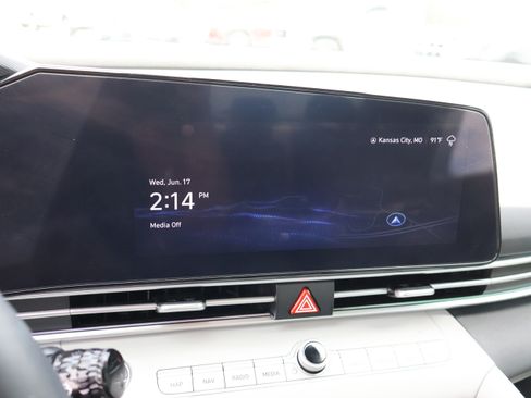 Used 2024 Hyundai Elantra Limited FWD image 29