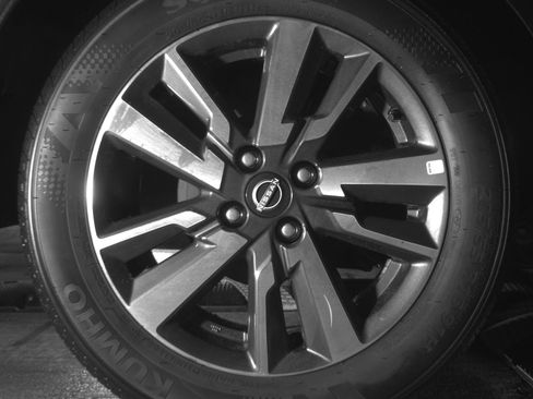 Used 2025 Nissan Versa SV FWD image 15