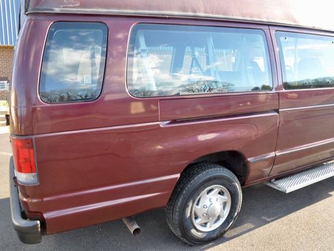 Used 2005 Ford E-350 and Econoline 350 XL RWD image 14