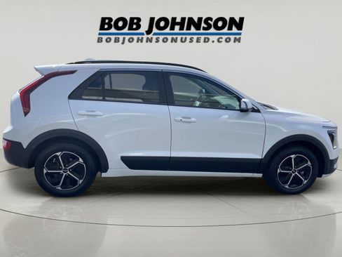 Used 2023 Kia Niro EX FWD image 2