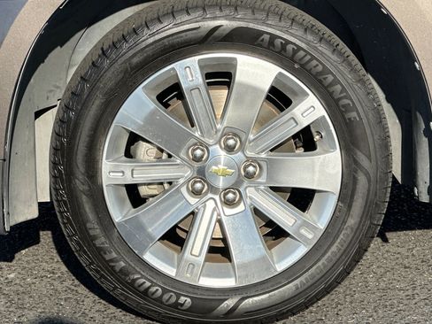 Used 2010 Chevrolet Equinox LT w/ Cargo Management Package FWD image 12