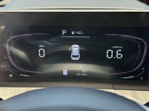 Used 2023 Kia Telluride EX w/ EX Captain's Chair Package FWD image 18