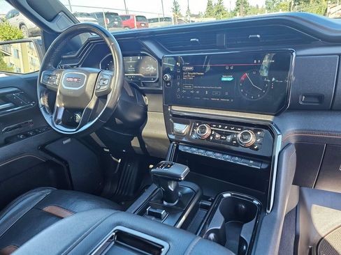 Used 2022 GMC Sierra 1500 AT4 w/ AT4 Premium Package AWD/4WD image 12