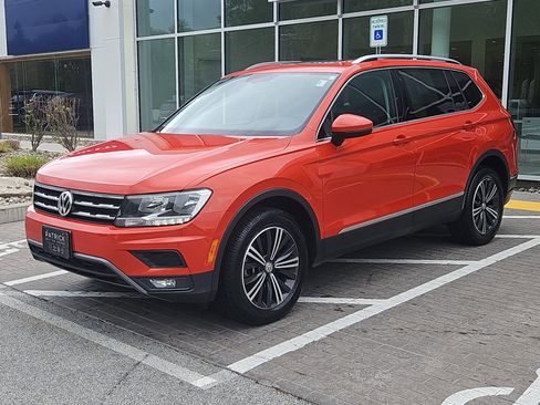 Used 2018 Volkswagen Tiguan SEL AWD/4WD image 23