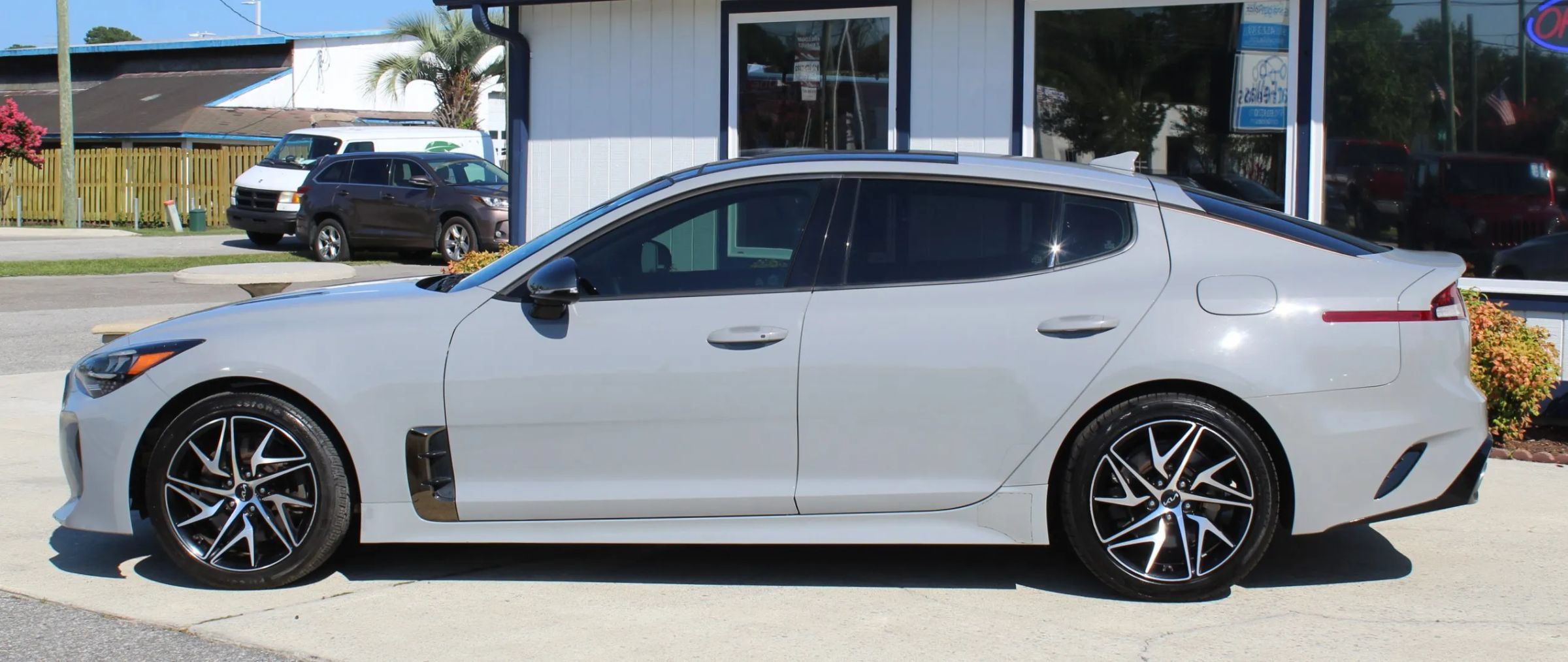 Used 2022 Kia Stinger GT-Line w/ Sun & Sound Package AWD/4WD image 2