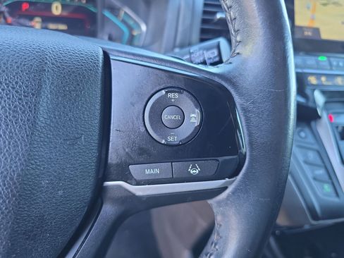 Used 2018 Honda Odyssey Touring image 25