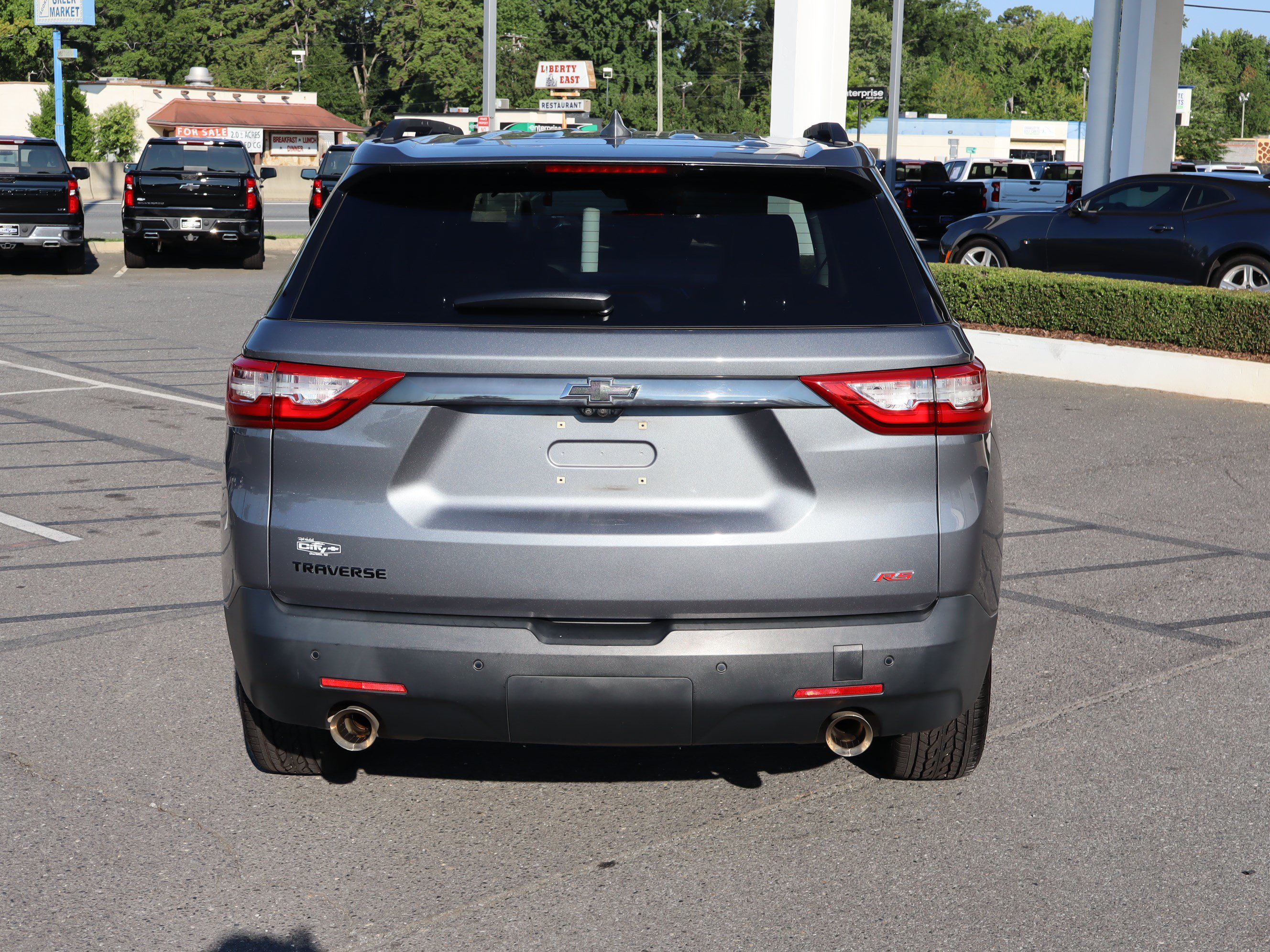 Used 2021 Chevrolet Traverse RS FWD image 9