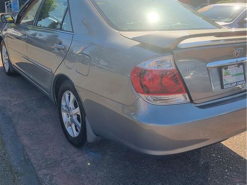 Used 2006 Toyota Camry XLE FWD image 3