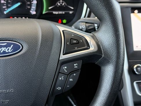 Used 2019 Ford Fusion SE FWD image 26