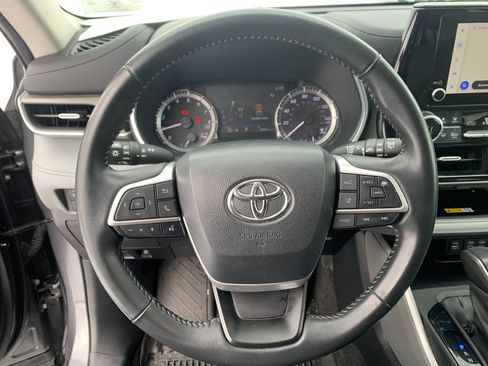 Used 2023 Toyota Highlander XLE FWD image 27