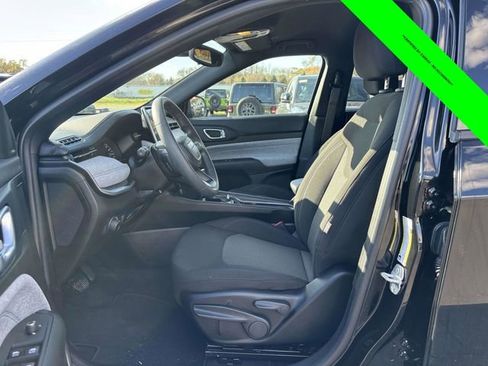 Used 2023 Jeep Compass Sport image 3