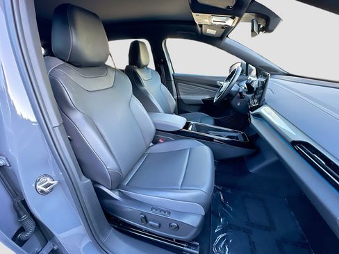 Used 2024 Volkswagen ID.4 S image 29