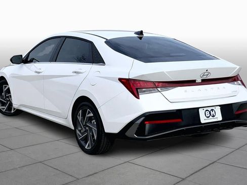 Certified 2025 Hyundai Elantra Limited image 11