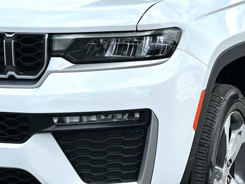 New 2026 Jeep Grand Cherokee Limited image 16