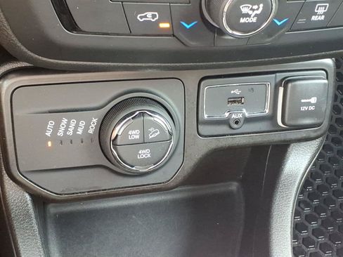 Used 2023 Jeep Renegade Trailhawk AWD/4WD image 18